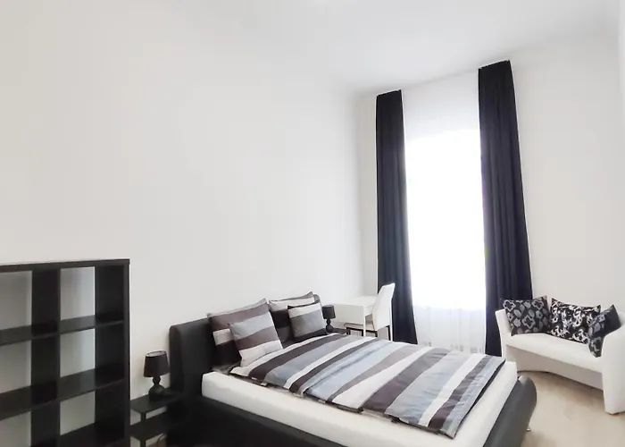 Astoria 3 Bdrm Apartment
