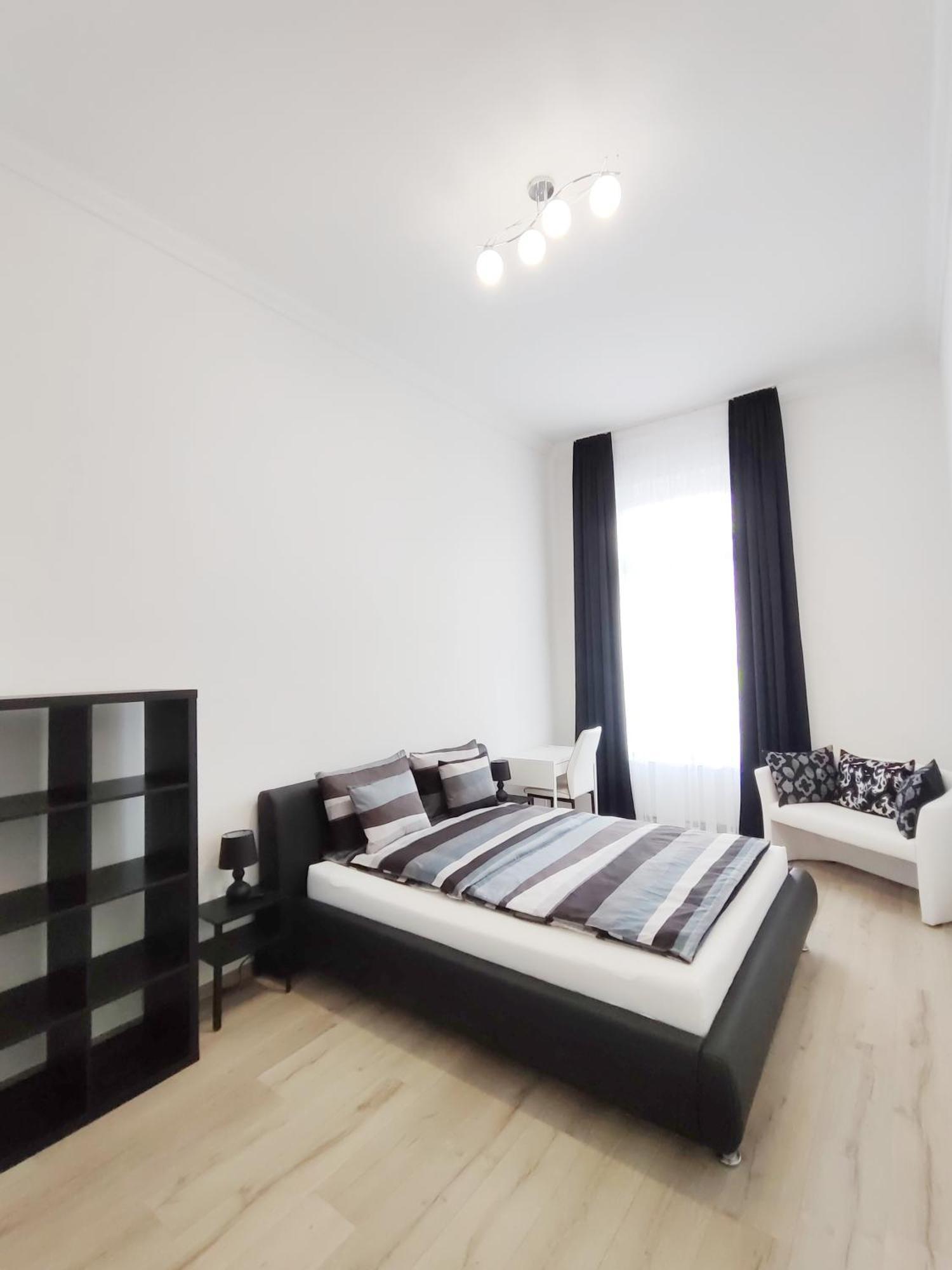 Astoria 3 Bdrm *