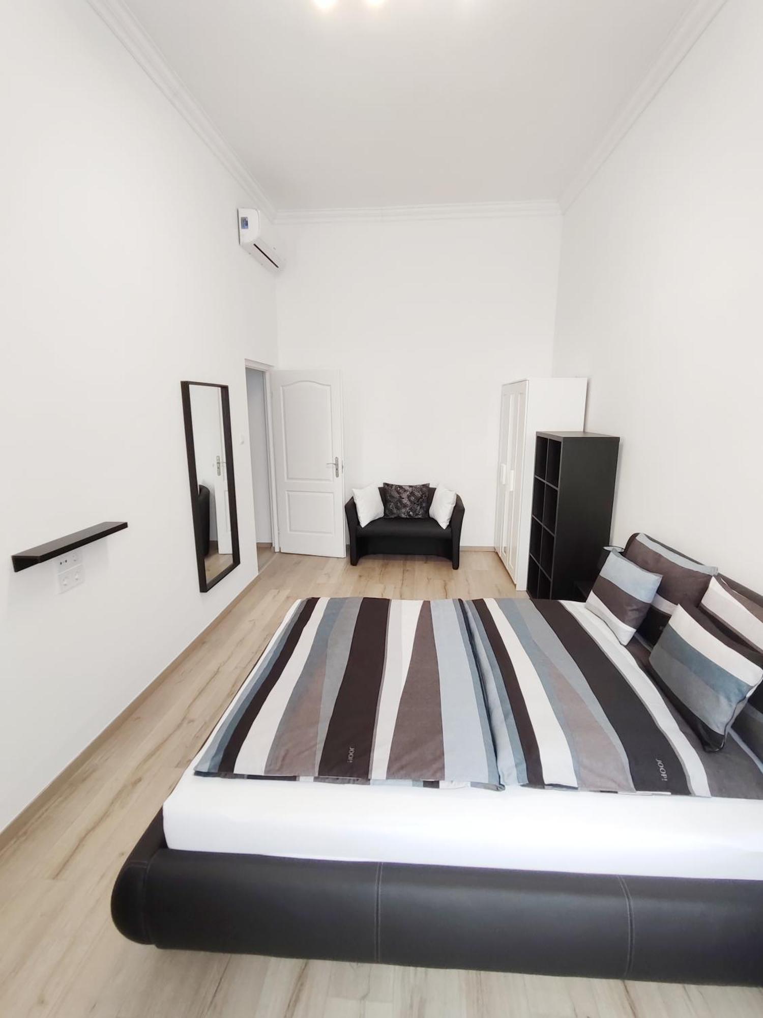 Apartment Astoria 3 Bdrm Budapest