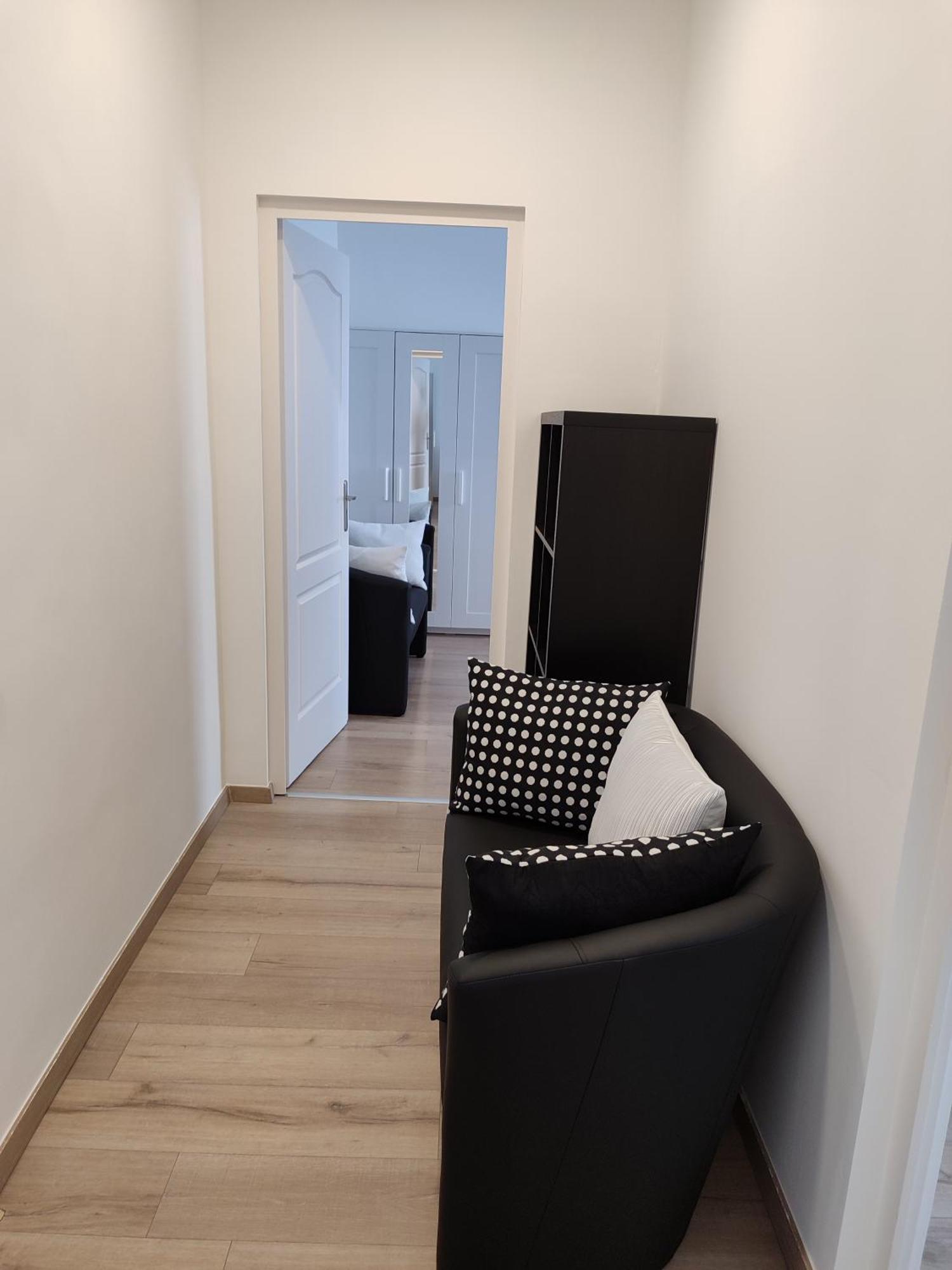 Apartment Astoria 3 Bdrm *